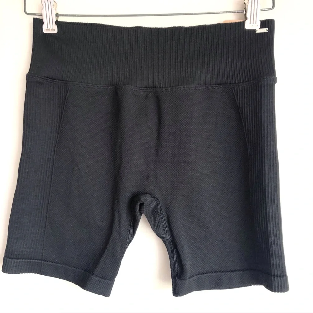 PINK Seamless Rib Bike Shorts NWT - Picture 7 of 12